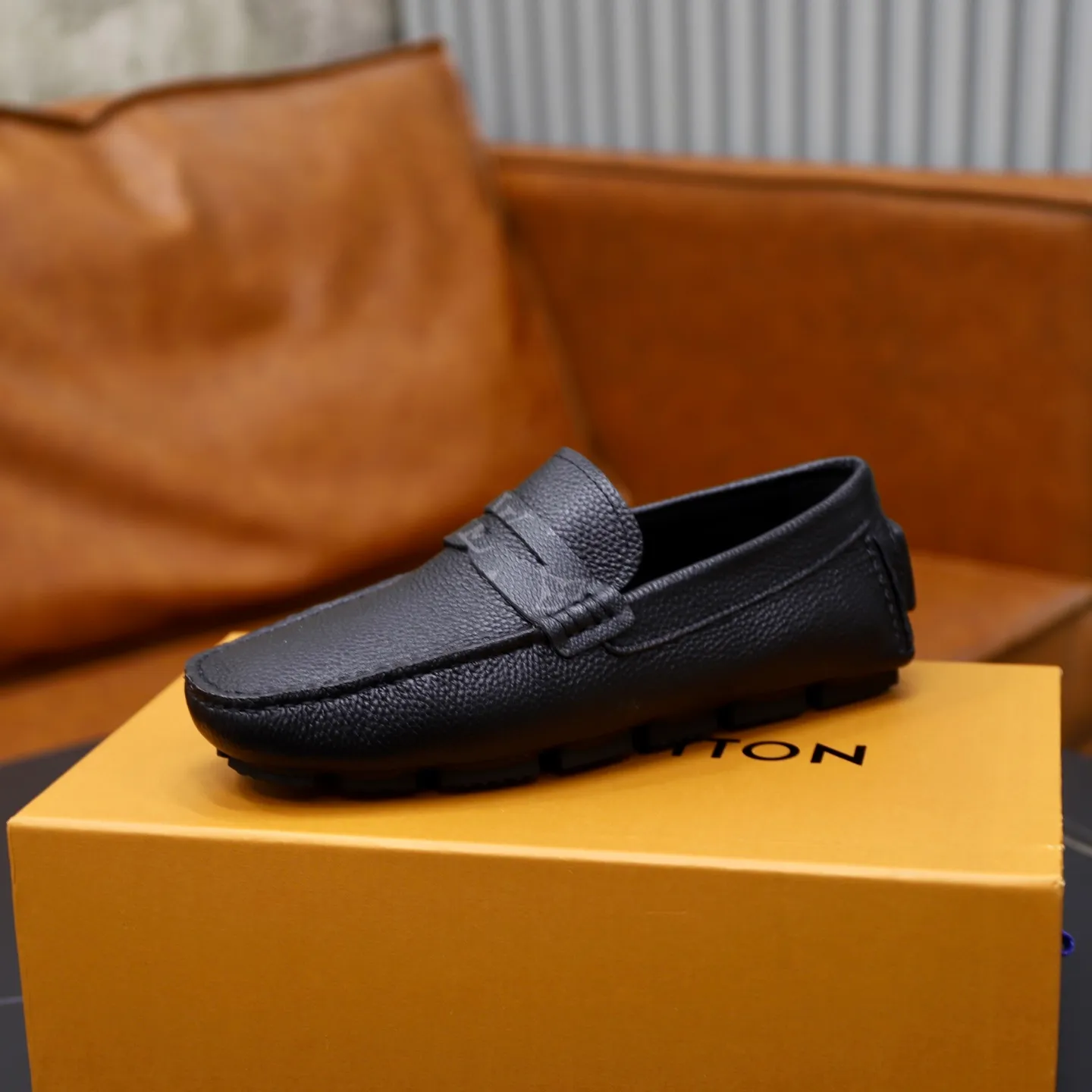 Ex-factory price: 460💰【LV】Louis Vuitton ⚠️High-end men’s driving and pedal series ⚠️38-44 (customized for 45) ⚠️All original cowhide leather! Thick and soft! Made entirely of calfskin lining! Rubber sheet anti-slip beanie sole! Three-dimensional package technology! Fashionable and classic! Handicrafts! Original high quality! Feel free to compare!